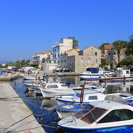 Apartments With A Parking Space Kastel Kambelovac, Kastela - 21997 ภายนอก รูปภาพ