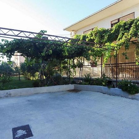 Apartments With A Parking Space Kastel Kambelovac, Kastela - 21997 ภายนอก รูปภาพ