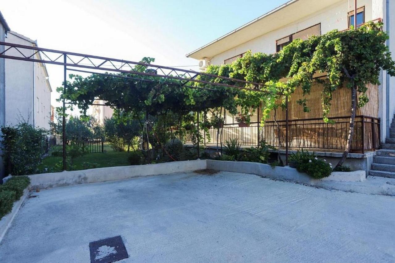 Apartments With A Parking Space Kastel Kambelovac, Kastela - 21997 ภายนอก รูปภาพ